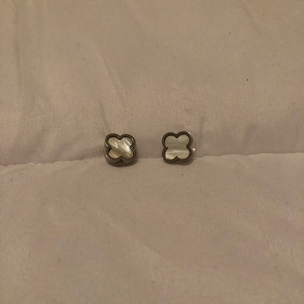 AVA pearlescent clover stud earrings